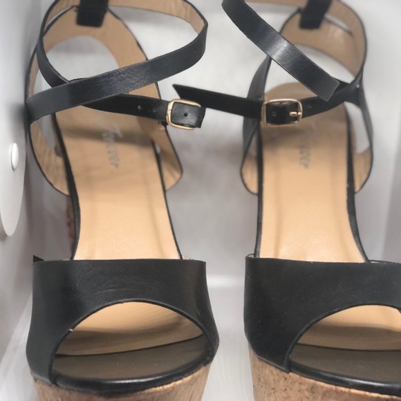 Black Leather strap  Flower Embroidery Print Cork Wedge Like New - Picture 7 of 13